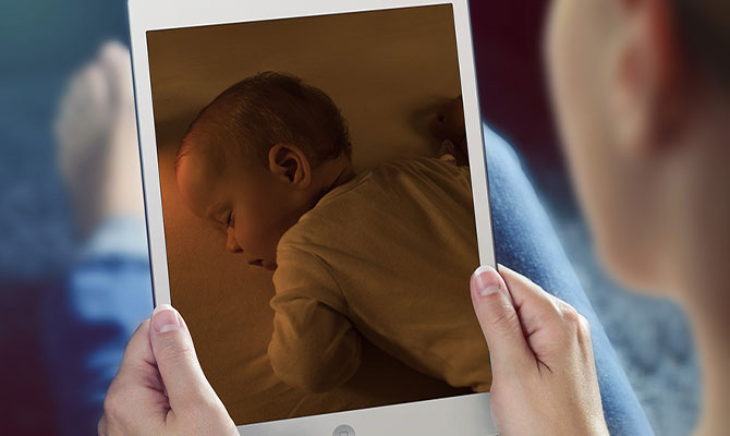 Den kleinen Schatz auch im dunklen Kinderzimmer immer im Blick