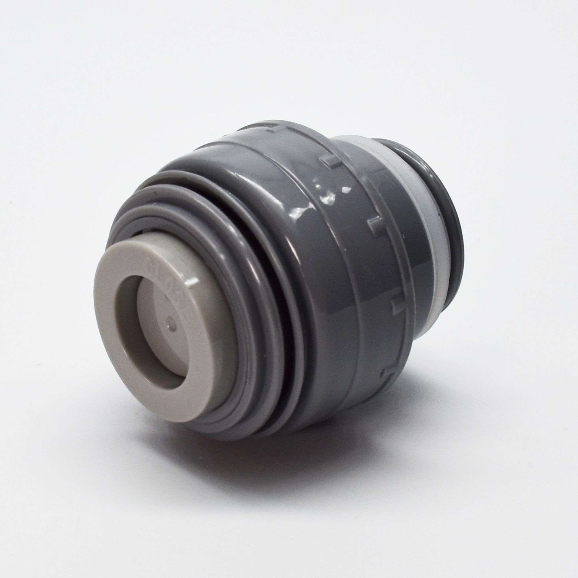 Ersatzteil vor weißem Hintergrund.