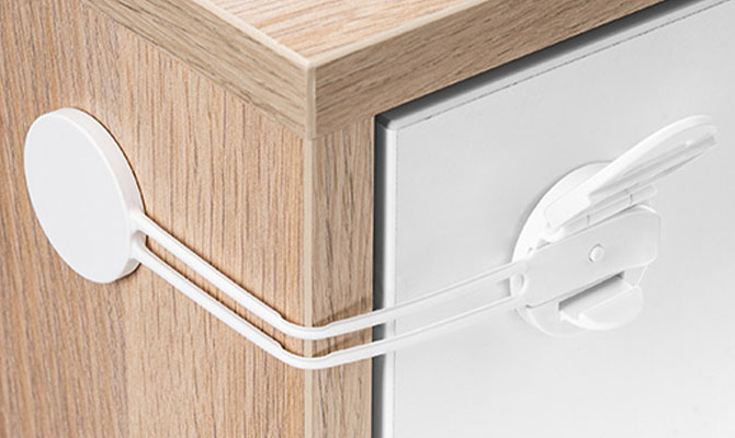 Reliably locks cupboards & drawers from curious children’s hands