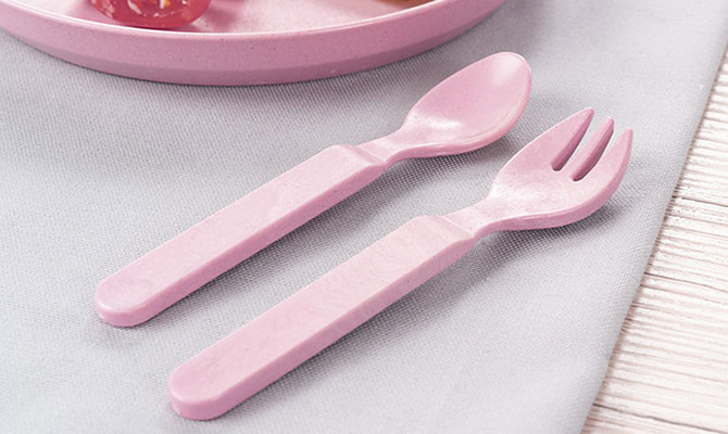 For early eating attempts with cutlery