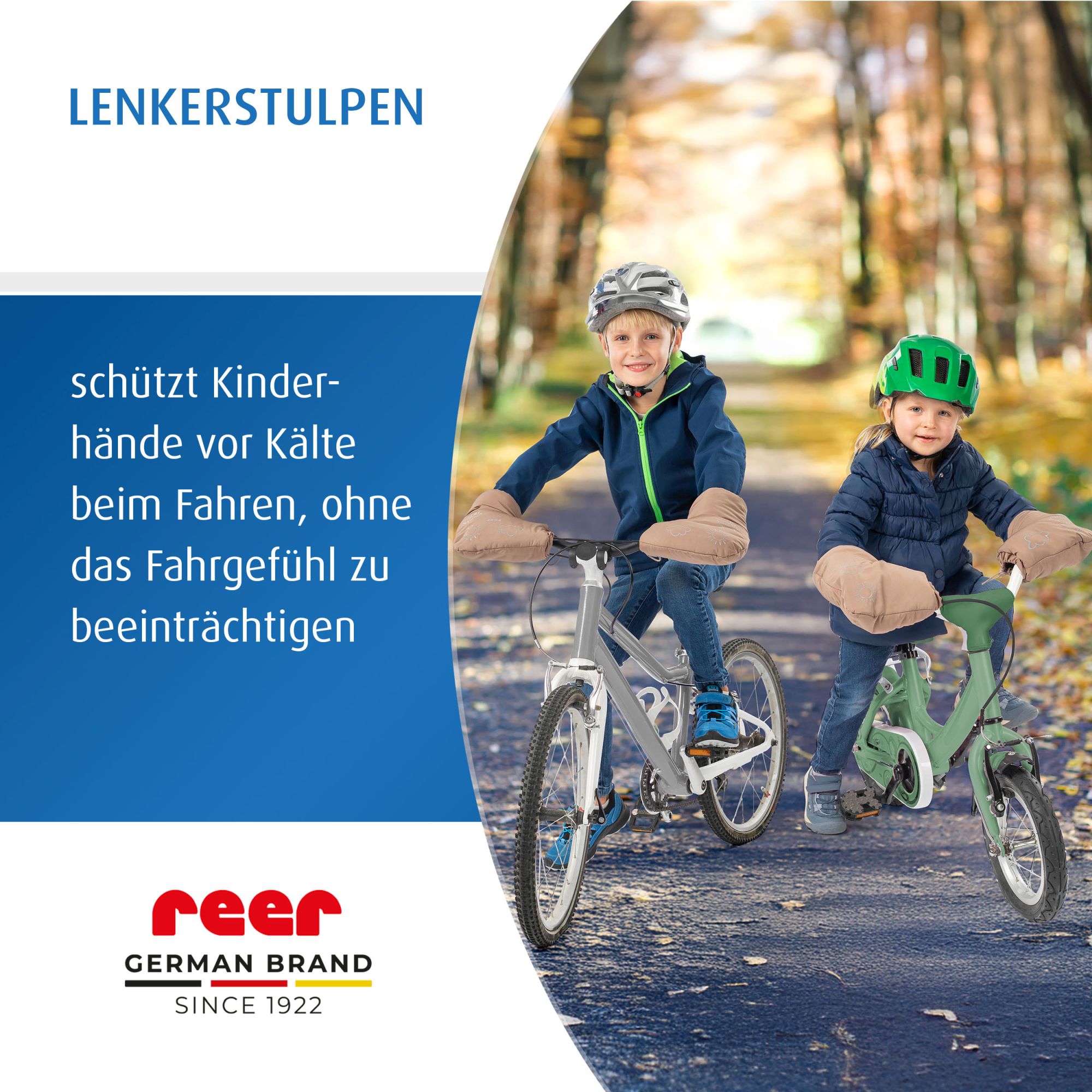 Zwei Kinder auf Fahrrädern mit Lenkerstulpen