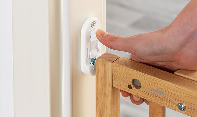 Child-safe gate lock 