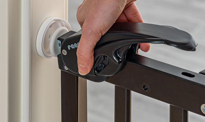 Child-safe gate lock 